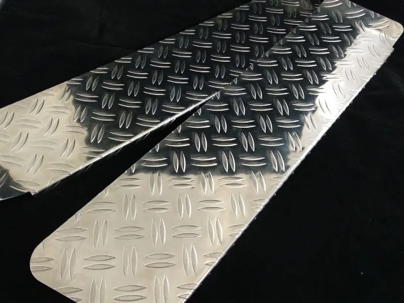 Trittschutzblech-Set (2) Alu Riffel passend für VW T5/T6/T6.1 ab 2003