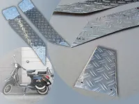Rollertrittbleche Alu Riffel silber eloxiert passend für Malaguti F12 2teilig